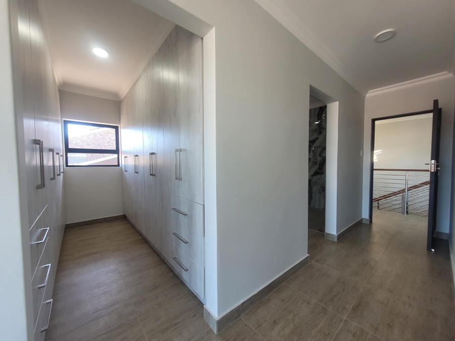 4 Bedroom Property for Sale in Wavecrest Eastern Cape